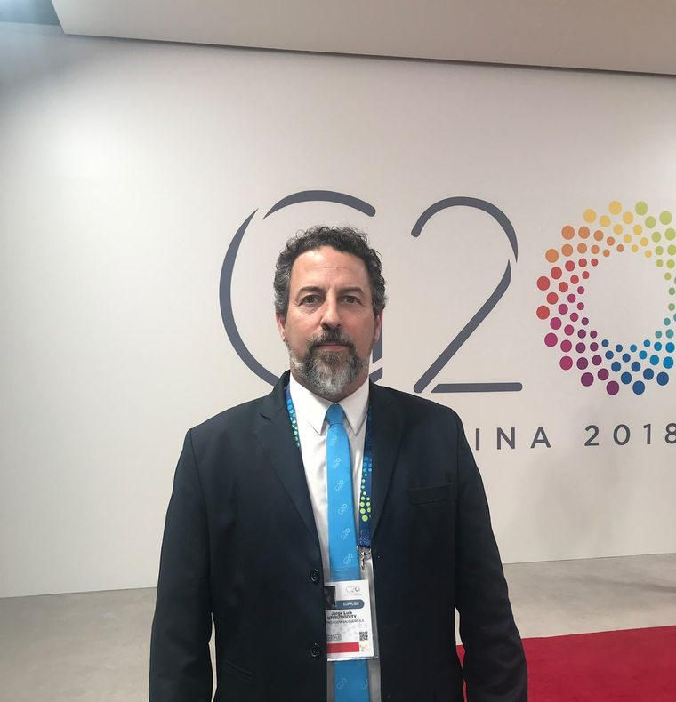 Jorge Urrutigoity con su credencial de proveedor en la Cumbre del G-20 Argentina 2018